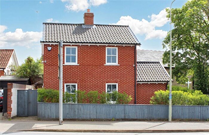 2 Bedroom Detached House For Sale In Norwich Road, Halesworth, Suffolk, IP19