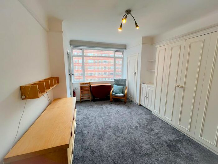 Studio To Rent In Balham High Road, London, SW17