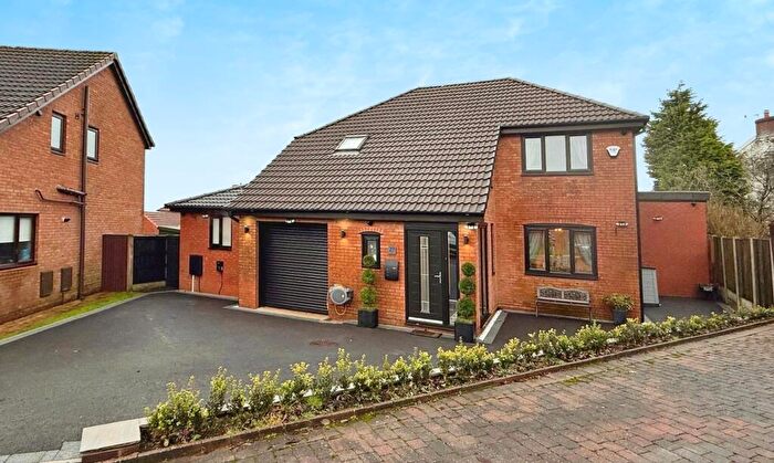 5 Bedroom Detached House For Sale In Spinners Way, Oldham, OL4