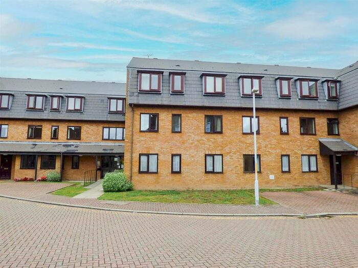 1 Bedroom Property For Sale In Pilots Place, Gravesend, Kent, DA12