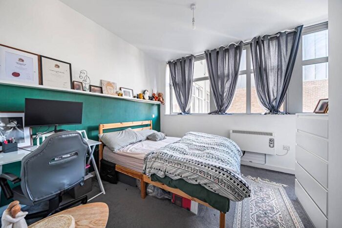 1 Bedroom Flat For Sale In Imperial Drive, Rayners Lane, Harrow, HA2