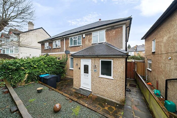 3 Bedroom Semi-Detached House For Sale In Banstead Road, Caterham, CR3