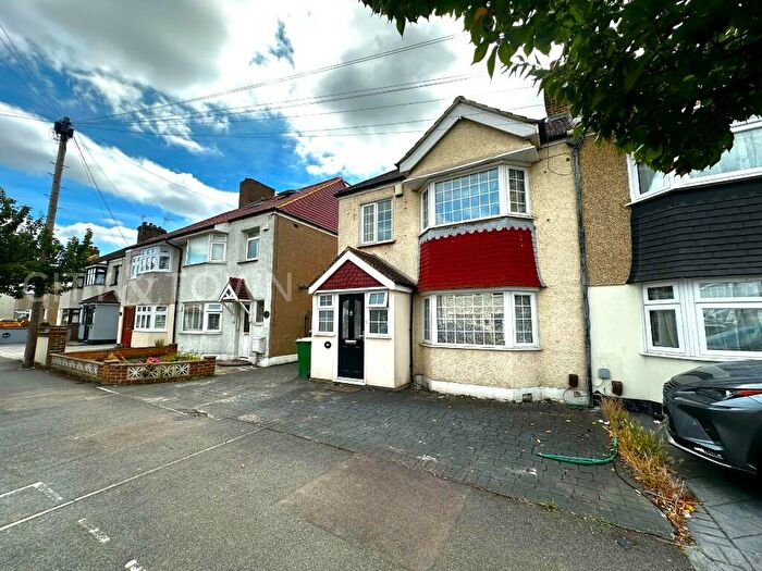 3 Bedroom Semi-Detached House To Rent In Northdown Road, Welling, Kent, DA16