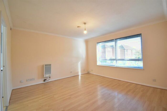 1 Bedroom Flat To Rent In Berrylands, Surbiton, KT5