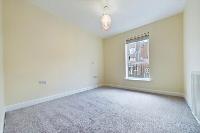 2 Bedroom Apartment For Sale In Battle Square, Reading, Berkshire, RG30