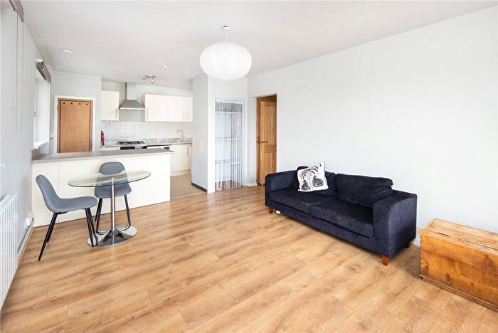 2 Bedroom Flat To Rent In Denning Point, Commercial Street, London, E1