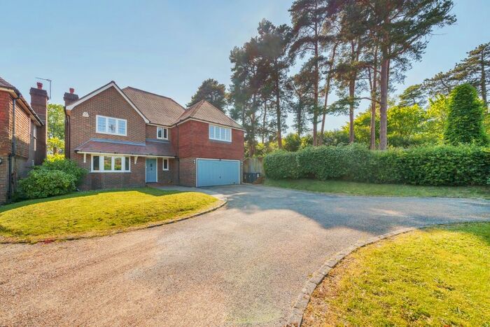 5 Bedroom Detached House To Rent In Beaconsfield Road, Chelwood Gate, Haywards Heath, RH17