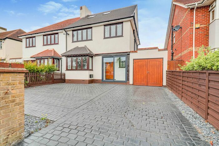 4 Bedroom Semi-Detached House To Rent In Hobleythick Lane, Westcliff-On-Sea, SS0