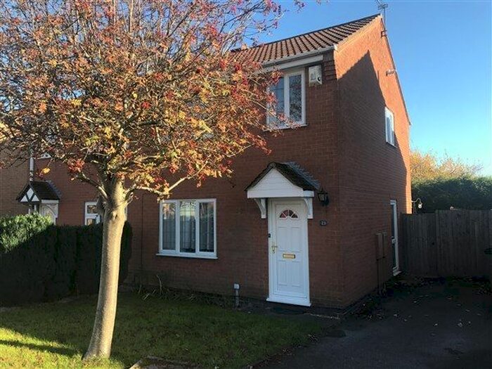 3 Bedroom Semi-Detached House To Rent In Newquay Close, Hinckley, LE10
