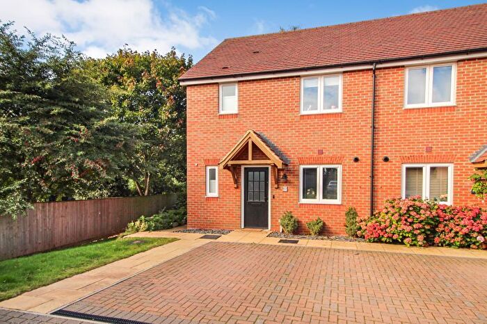 3 Bedroom Semi-detached House For Sale In Leigh Woods Place, Silsoe, MK45
