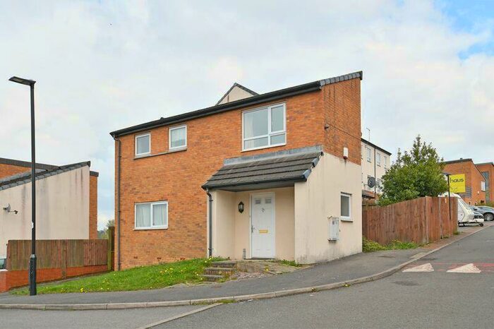 3 Bedroom Detached House To Rent In Kenninghall View, Sheffield, S2