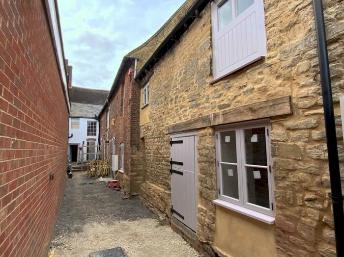 2 Bedroom Apartment To Rent In High Street, Stony Stratford, Milton Keynes, MK11