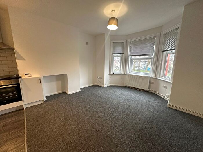 1 Bedroom Flat To Rent In Parkwood Road, Bournemouth, BH5