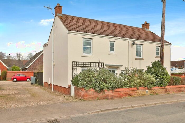 3 Bedroom Semi-Detached House For Sale In Norwich Road, Lingwood, Norwich, NR13