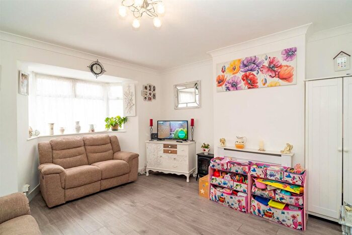 3 Bedroom End Of Terrace House For Sale In Whitehouse Avenue, Borehamwood, WD6