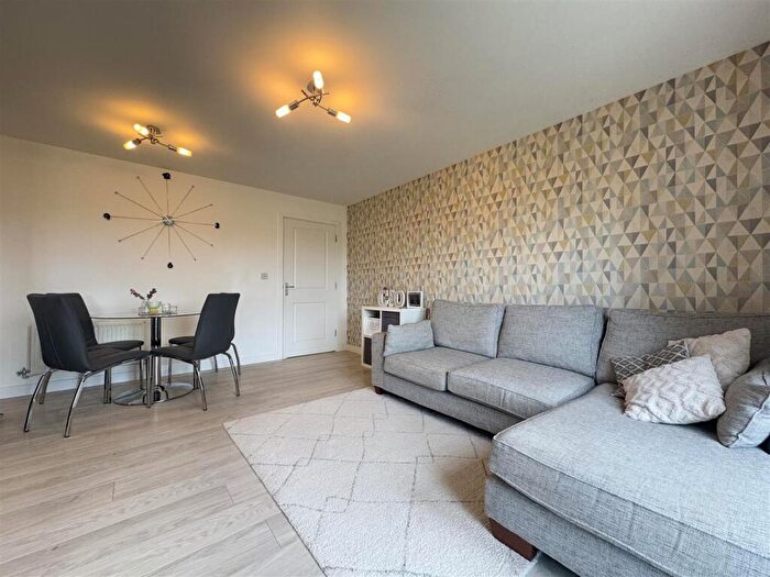 2 Bedroom Flat For Sale In Clenshaw Path, Basildon, SS14