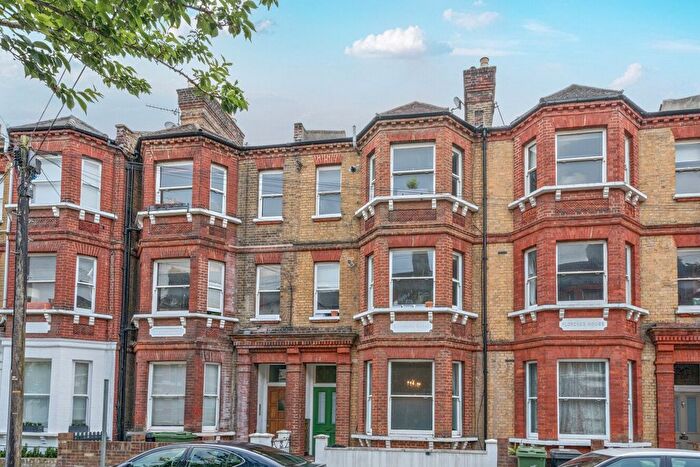 2 Bedroom Flat To Rent In Handforth Road, Oval, London, SW9