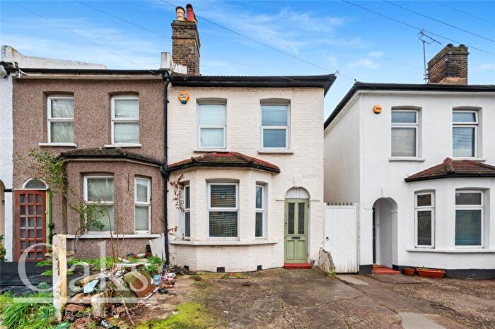 2 Bedroom End Of Terrace House For Sale In Holmesdale Road, South Norwood, SE25