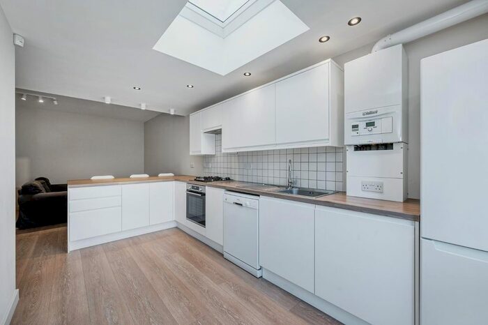 2 Bedroom Flat To Rent In Carlisle Avenue, London, W3