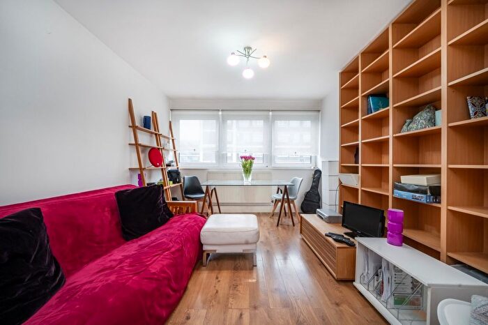 1 Bedroom Flat To Rent In Livermere Road, Hackney, London, E8