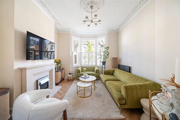 2 Bedroom Flat For Sale In Gironde Road, London, SW6