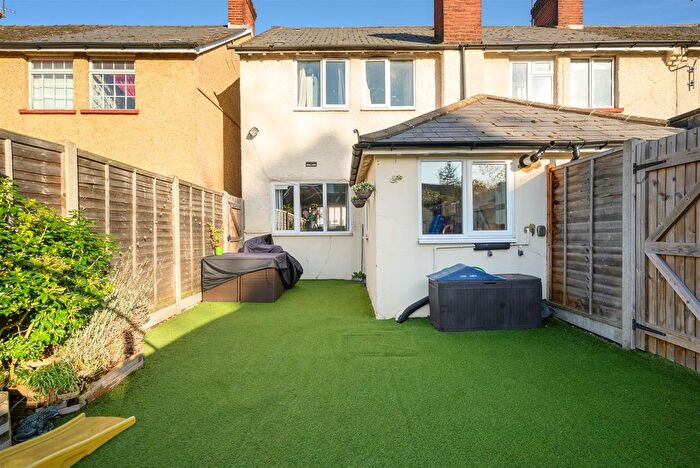 3 Bedroom End Of Terrace House For Sale In Alexandra Road, Addlestone, KT15