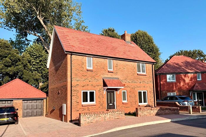 3 Bedroom Detached House For Sale In Plainwood Close, Chichester, PO19