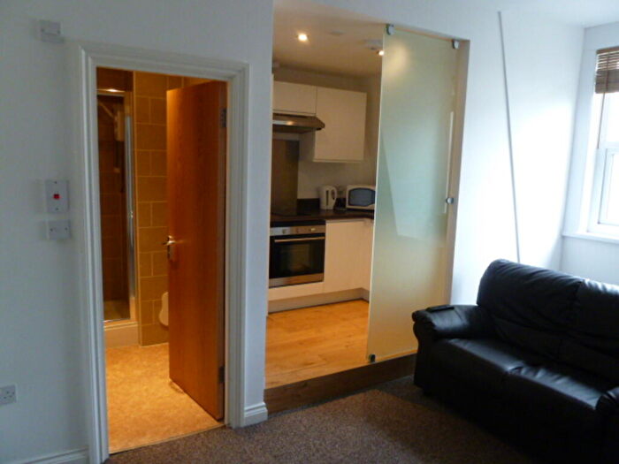 Studio To Rent In Whitefield Tce, Flat, PL4