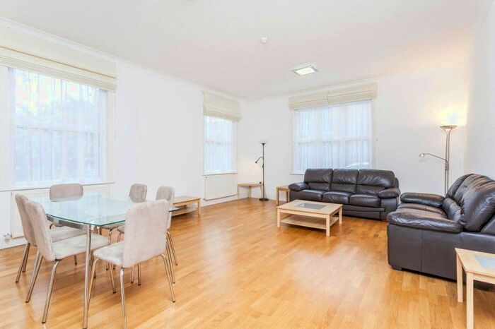 3 Bedroom Flat To Rent In Amherst Road, Ealing, London, W13