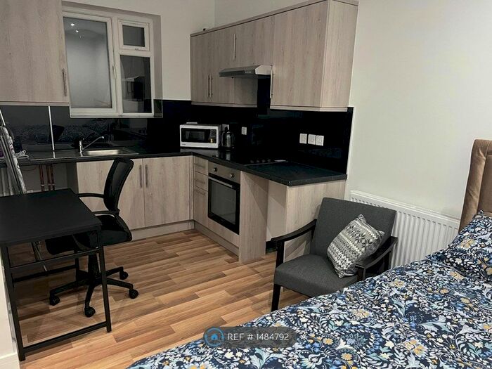 Studio To Rent In The Mall, London, W5