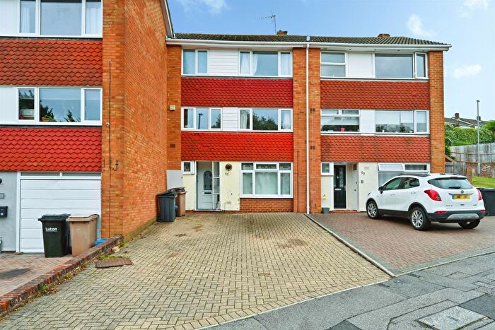 4 Bedroom Terraced House For Sale In Brendon Avenue, Luton, LU2