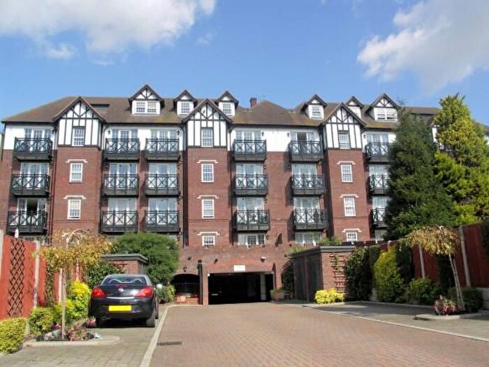 2 Bedroom Flat To Rent In Leigh Road, Leigh-On-Sea, SS9