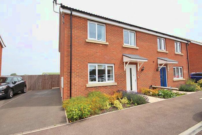 3 Bedroom Semi-Detached House For Sale In St. Helens Drive, Louth, LN11