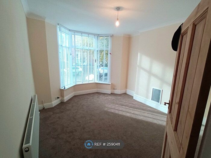 2 Bedroom Flat To Rent In Glanbrydan Avenue, Swansea, SA2