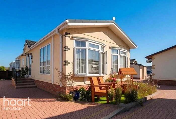 3 Bedroom Park Home For Sale In Elm Way, Hayes Country Park, Battlesbridge, SS11