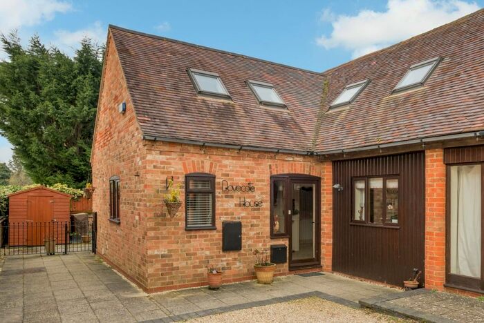 4 Bedroom Barn Conversion To Rent In Alderminster, Stratford-Upon-Avon, CV37