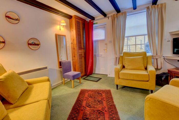 2 Bedroom Cottage To Rent In Church Street, Whitby YO22