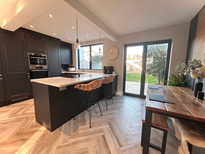 4 Bedroom Semi Detached House To Rent In The Causeway, Carshalton, SM5