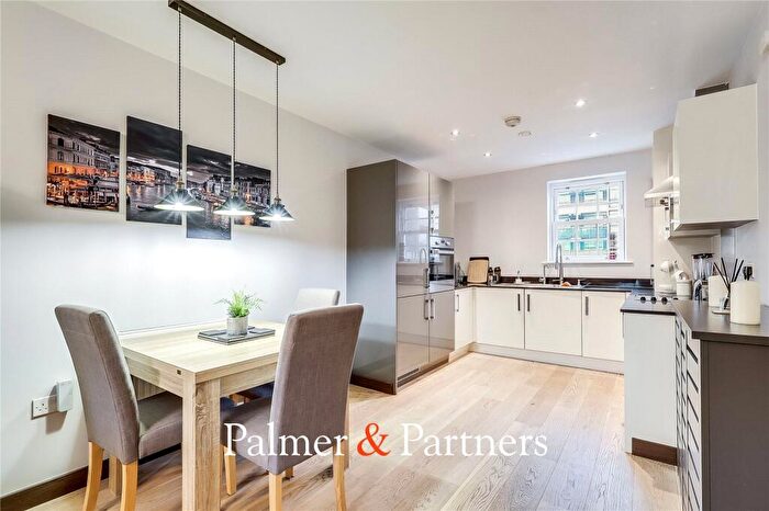 2 Bedroom Apartment For Sale In The Causeway, Great Baddow, Chelmsford, Essex, CM2