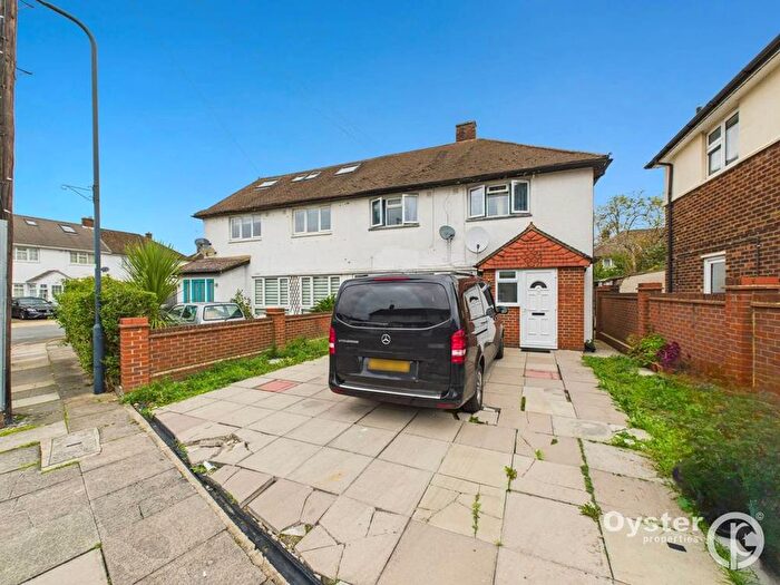 3 Bedroom Semi Detached House For Sale In Laburnum Grove, London, NW9