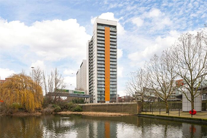 2 Bedroom Flat To Rent In Elektron Tower, Blackwall Way, London, E14