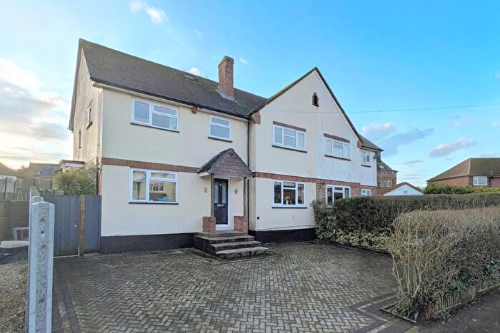 4 Bedroom Semi Detached House To Rent In Knaphill, Woking, Surrey, GU21