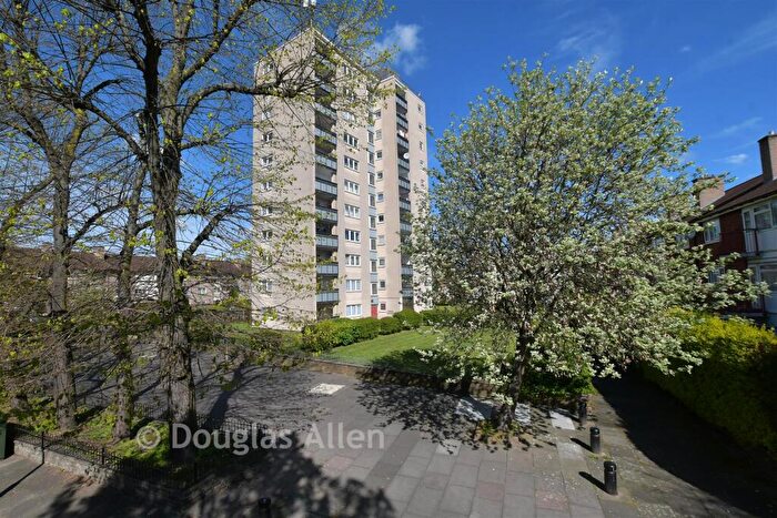 2 Bedroom Flat For Sale In Windsor Road, Ilford, E7
