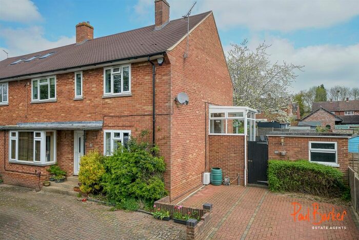 2 Bedroom Maisonette For Sale In Blenkin Close, St.Albans, AL3