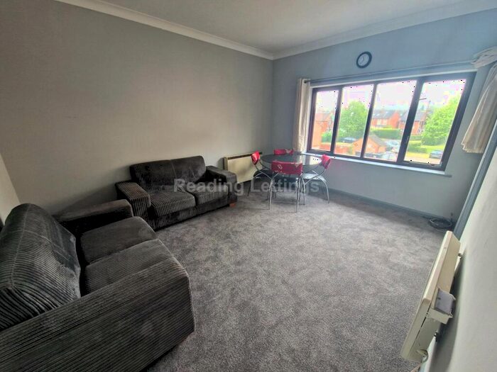 2 Bedroom Flat To Rent In Granby Court, Reading, RG1