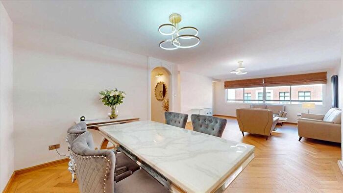 2 Bedroom Flat To Rent In Queen Anne Street, London, W1G