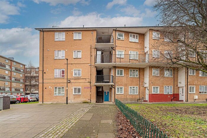 3 Bedroom Flat For Sale In Beaconsfield Road, Edmonton, N9