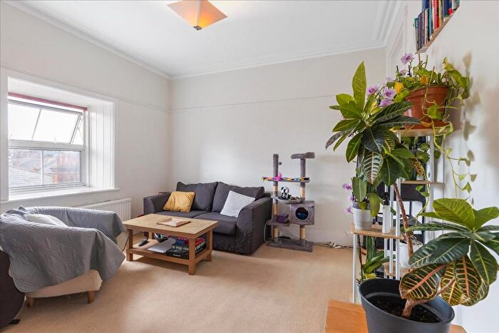 2 Bedroom Flat For Sale In Avonmore Gardens, West Kensington, London, W14