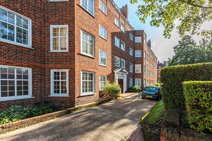 3 Bedroom Flat For Sale In Richmond Road, Twickenham, TW1