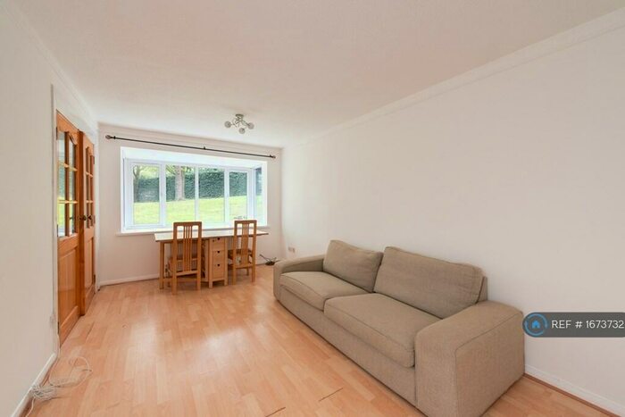 1 Bedroom Flat To Rent In Darwin Close, London, N11